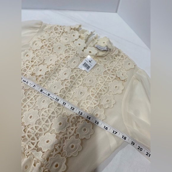 Endless Rose Eyelet blouse - Picture 10 of 11